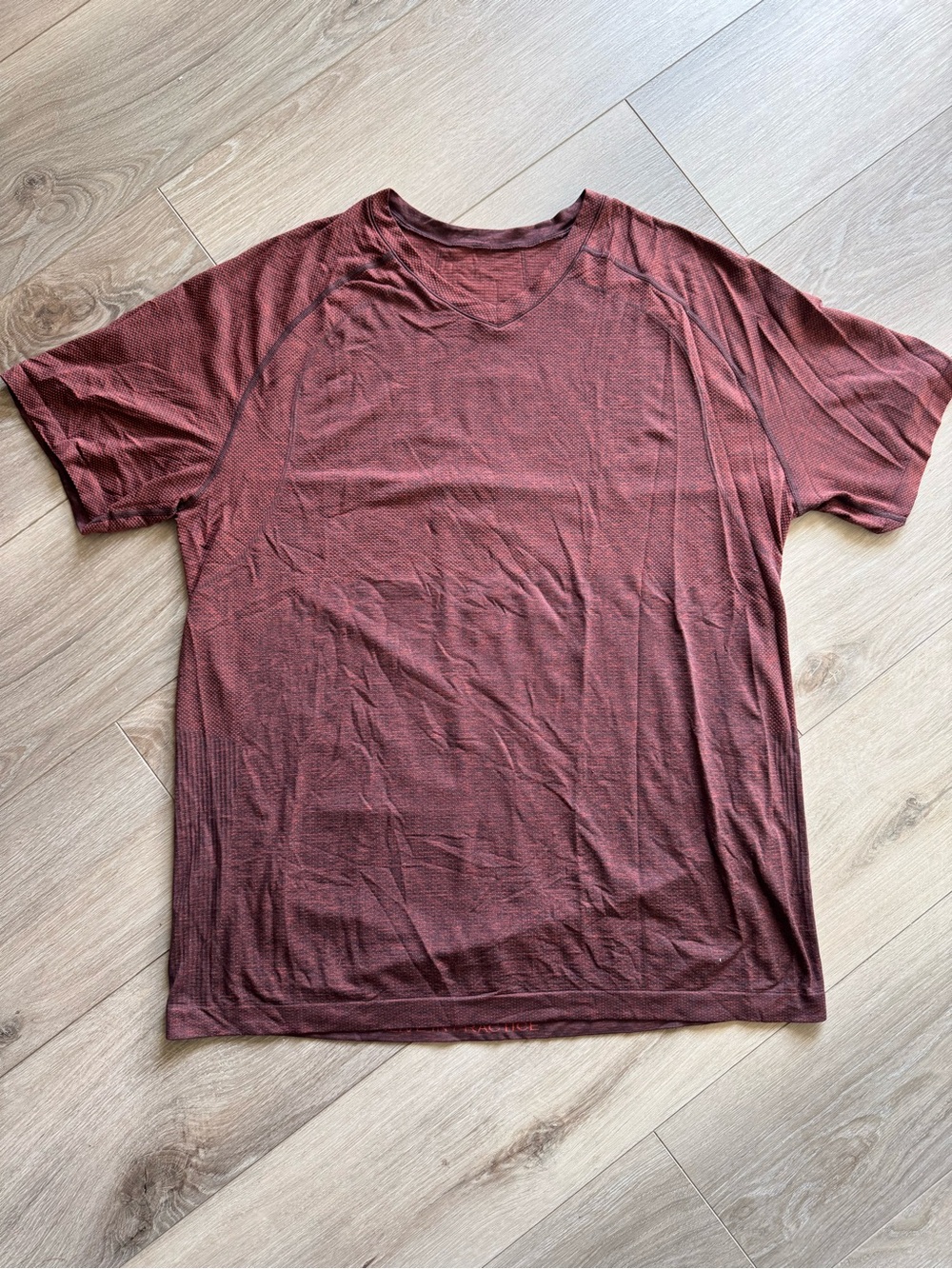 Lululemon Men's XXL Short Sleeve Crewneck T-Shirt in Burnt Red